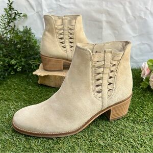 Paul green Vienna Chelsea Boot - Biscuit Soft
Suede women size UK5 US  7.5 New